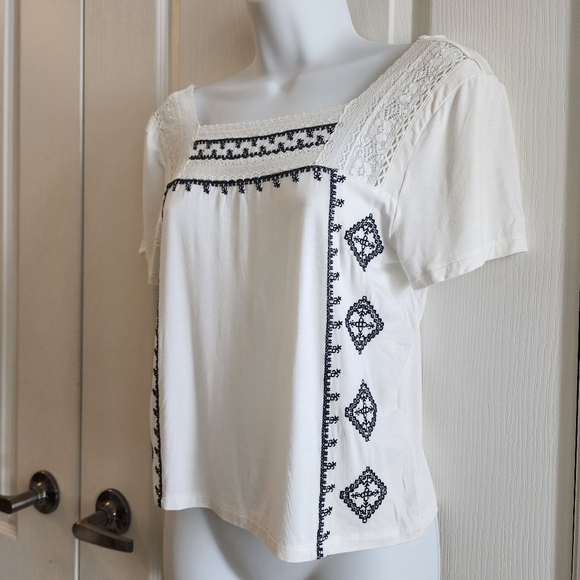 🎉3/$39 AE Soft & Sexy Embroidered Top - Picture 5 of 9